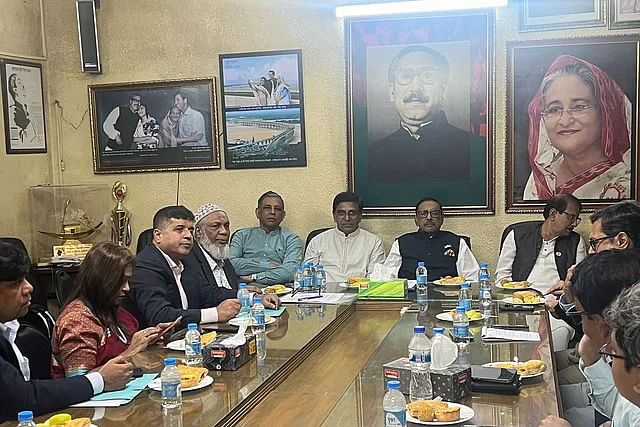 A delegation of university teachers is holding a meeting with Awami League general secretary Obaidul Quader at the party president Sheikh Hasina's Dhanmondi office in the capital at around 11:00am today, Saturday.